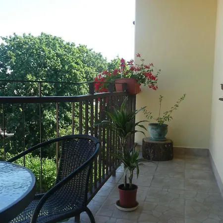 Cosy, Sunny 10 Min To Old Town Apartment *