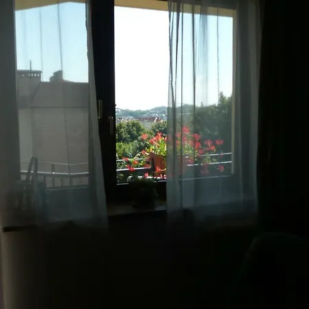 Cosy, Sunny 10 Min To Old Town Apartment